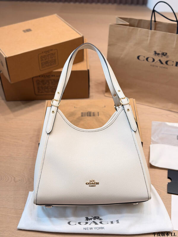 Coach Off-white grained leather 28x22x10cm shoulder bag — Premium Replica