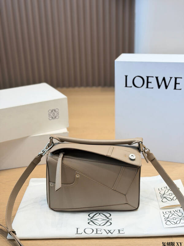 Loewe Black 25x18x10cm shoulder bag — 1:1 Replica