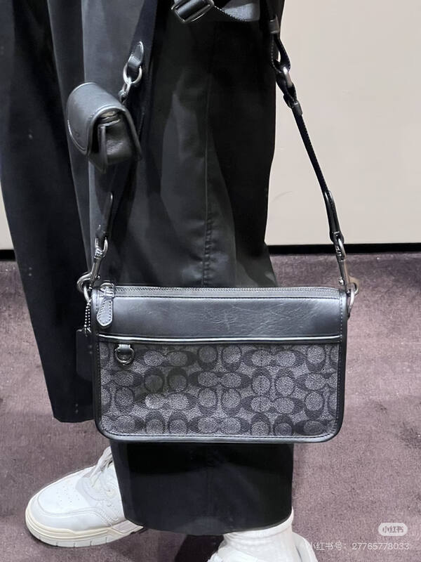 Coach Black shoulder bag — 1:1 Replica