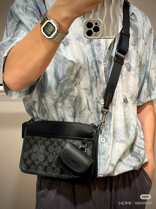 Coach Black shoulder bag — 1:1 Replica