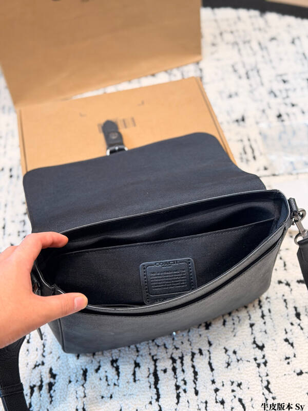 Coach Black shoulder bag — AAA Quality Replica