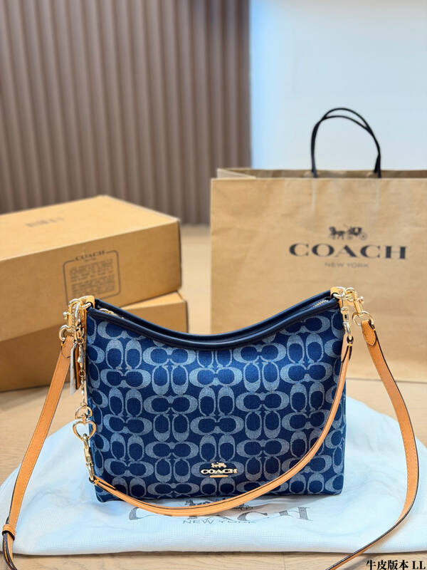 Coach Monogram shoulder bag — Premium Replica