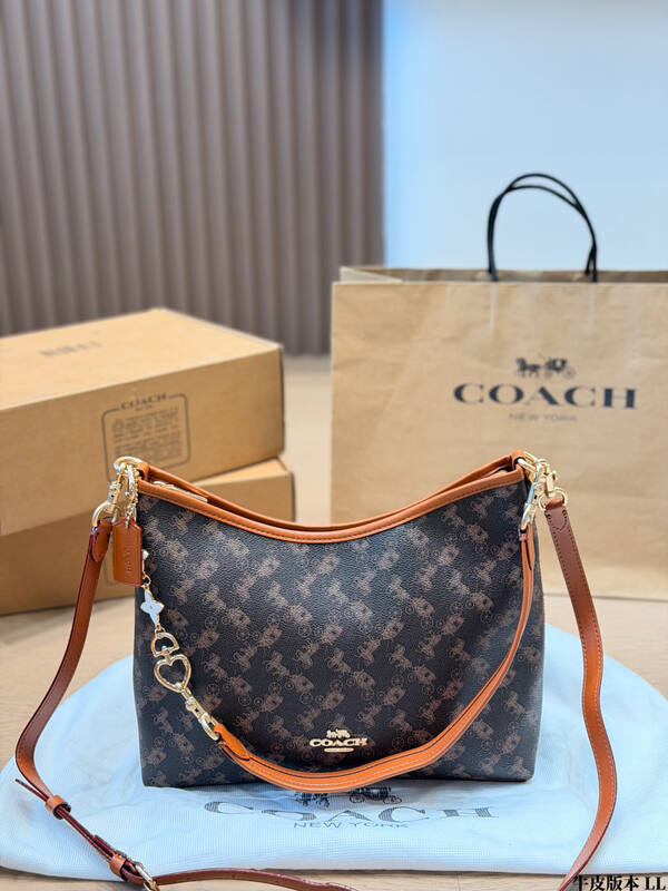 Coach shoulder bag — 1:1 Replica
