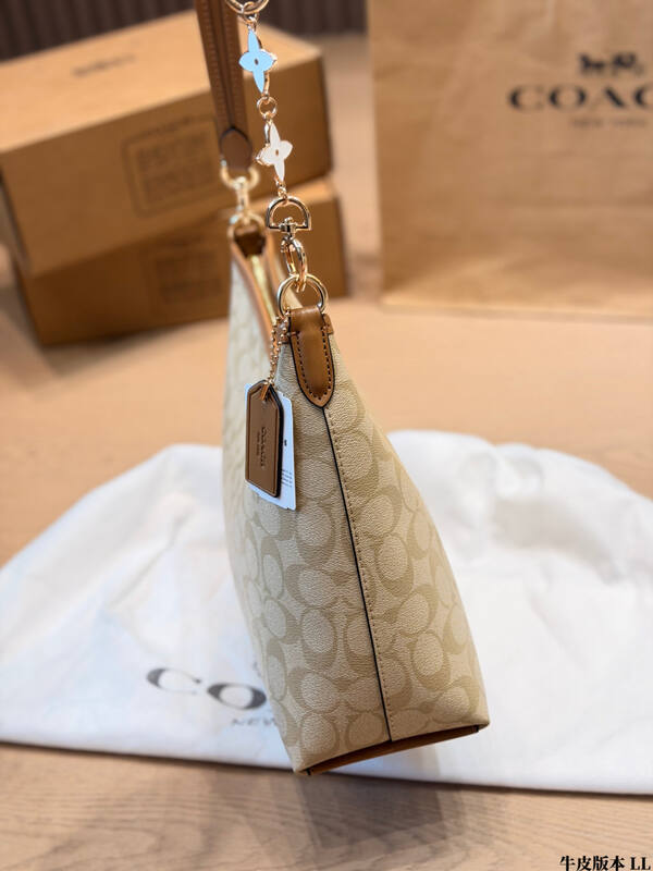 Coach Monogram shoulder bag — 1:1 Replica