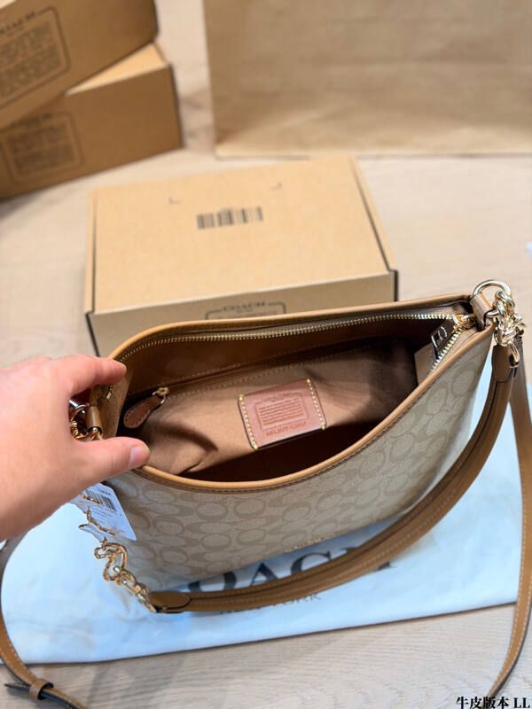 Coach Monogram shoulder bag — 1:1 Replica