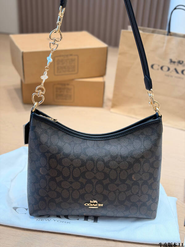 Coach Monogram shoulder bag — Premium Replica