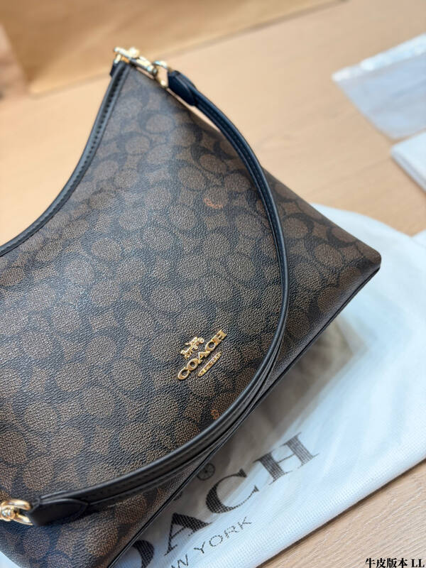 Coach Monogram shoulder bag — Premium Replica