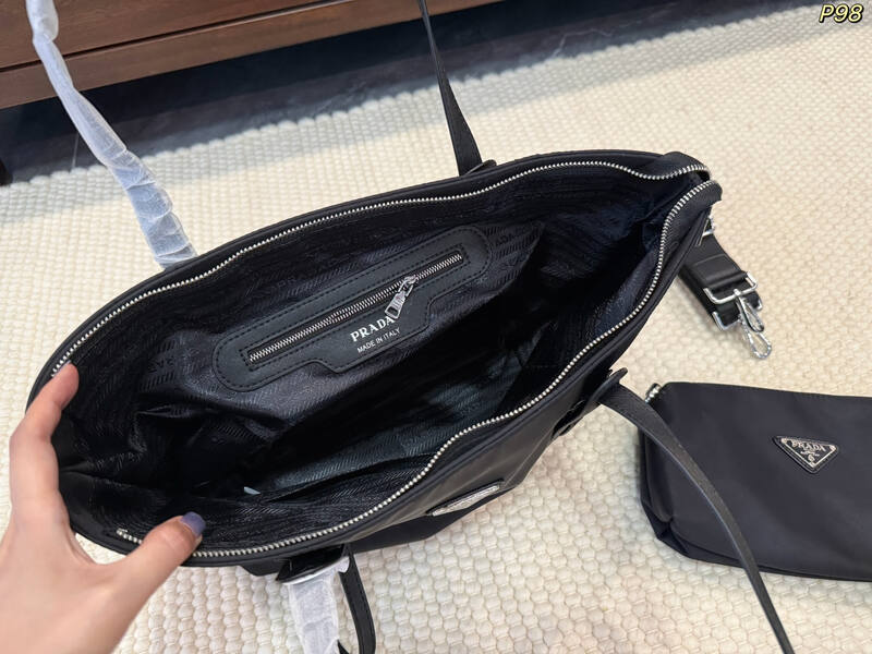 Prada Black shoulder bag — AAA Quality Replica