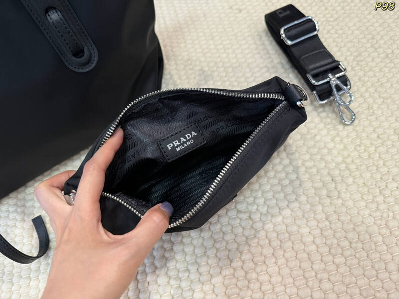 Prada Black shoulder bag — AAA Quality Replica