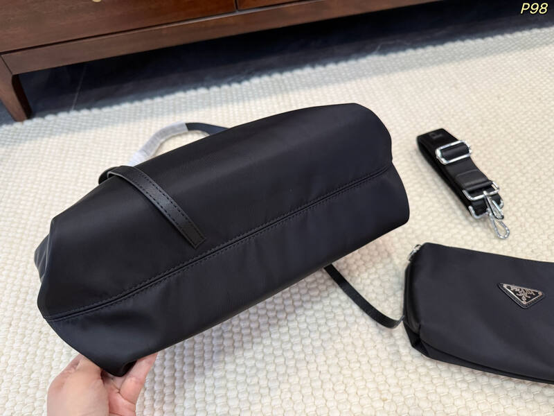 Prada Black shoulder bag — AAA Quality Replica