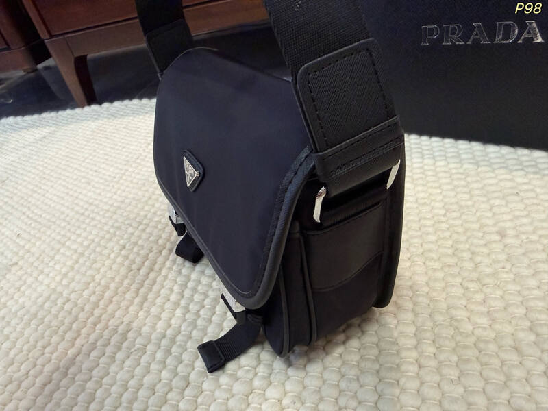 Prada Black 25x18x10cm shoulder bag — Premium Replica