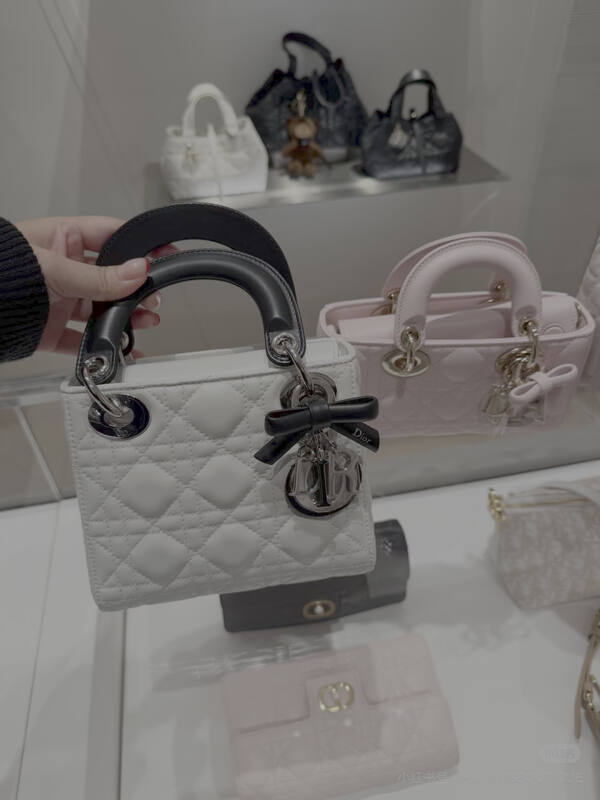 Dior Lady Pink handheld — Premium Replica