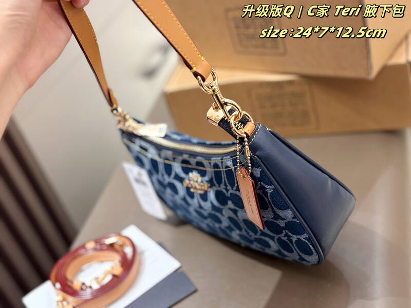 Coach Monogram shoulder bag — Top Quality Replica