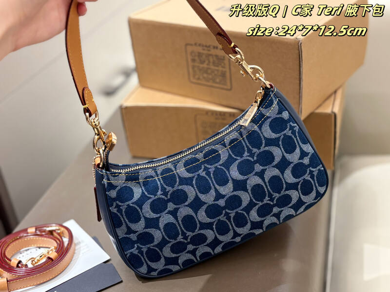 Coach Monogram shoulder bag — Top Quality Replica