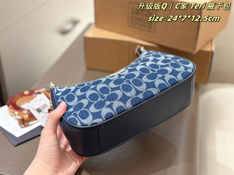 Coach Monogram shoulder bag — Top Quality Replica