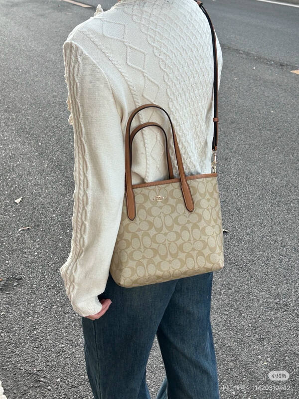 Coach Brown 25x18x10cm shoulder bag — 1:1 Replica