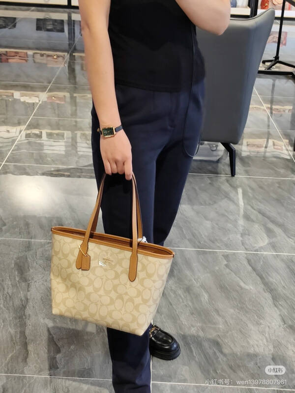 Coach Brown 25x18x10cm shoulder bag — 1:1 Replica