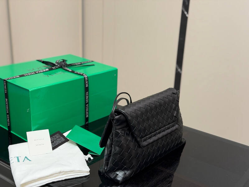 Bottega Veneta Black shoulder bag — Top Quality Replica