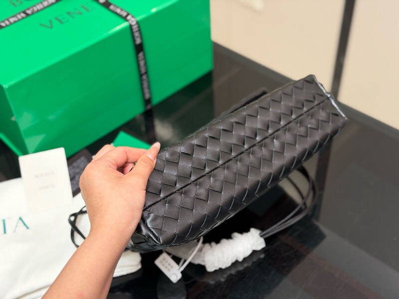 Bottega Veneta Black shoulder bag — Top Quality Replica