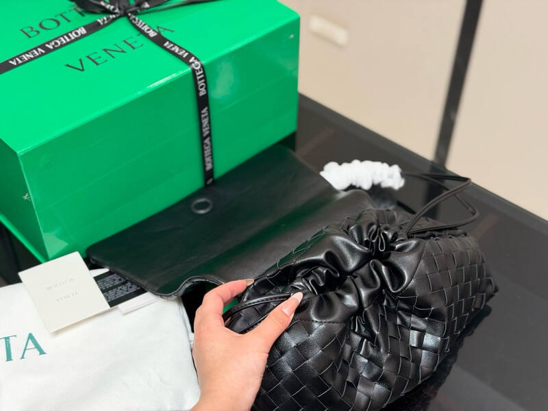 Bottega Veneta Black shoulder bag — Top Quality Replica