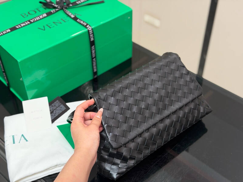 Bottega Veneta Black shoulder bag — Top Quality Replica