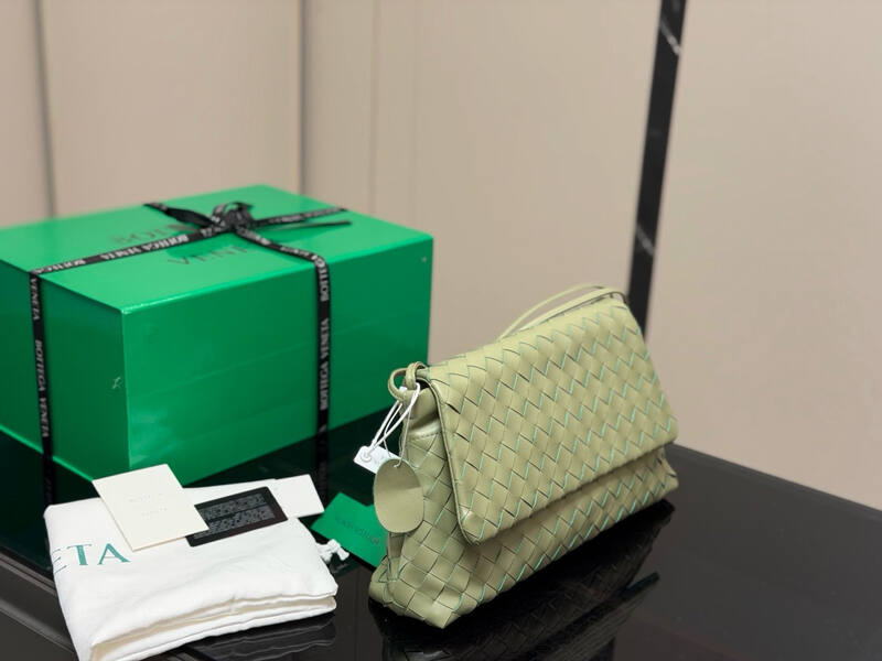 Bottega Veneta Black shoulder bag — 1:1 Replica