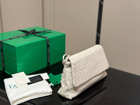 Bottega Veneta Black shoulder bag 1 1 Replica