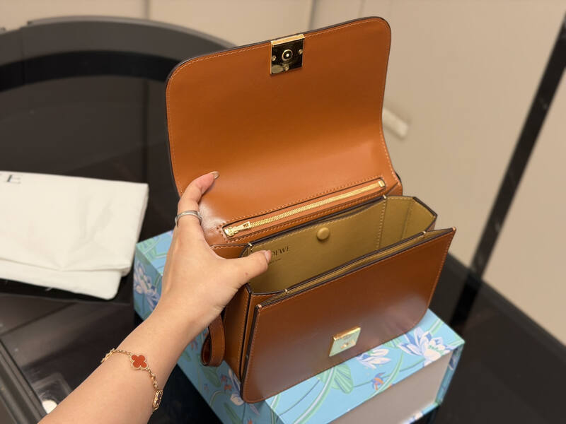 Loewe Brown 25x18x10cm shoulder bag — Top Quality Replica