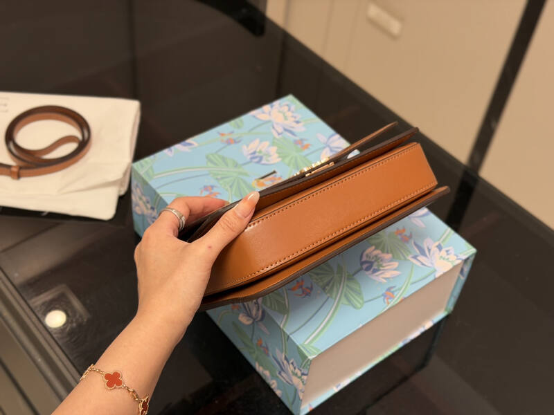Loewe Brown 25x18x10cm shoulder bag — Top Quality Replica