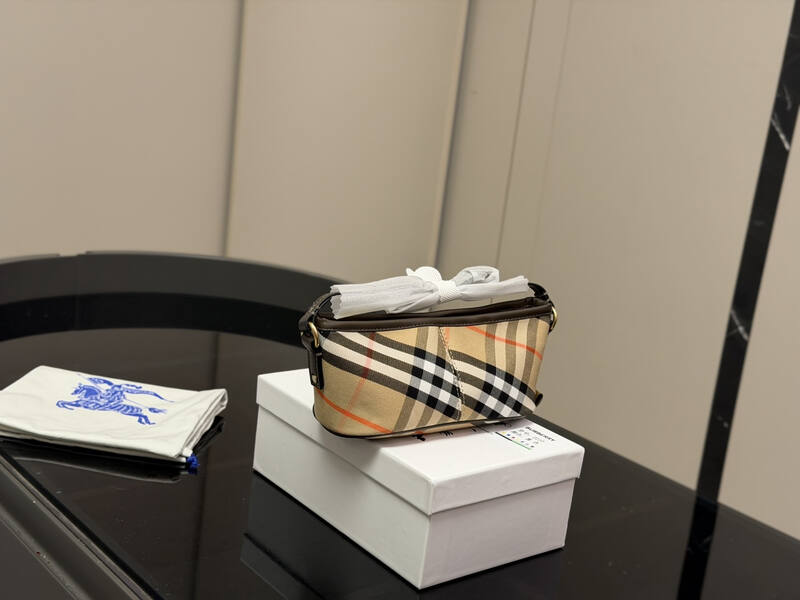 Burberry 25x18x10cm shoulder bag — Premium Replica