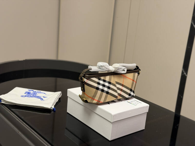 Burberry Brown 25x18x10cm shoulder bag — 1:1 Replica