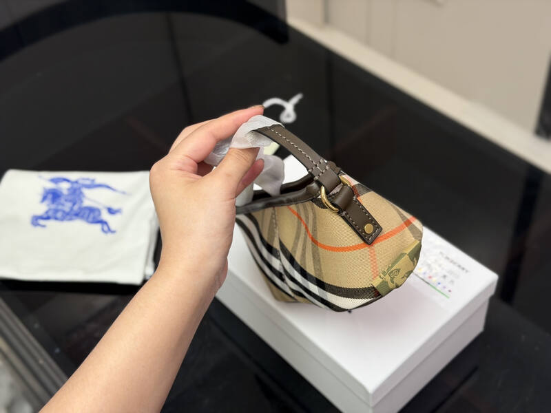 Burberry Brown 25x18x10cm shoulder bag — 1:1 Replica