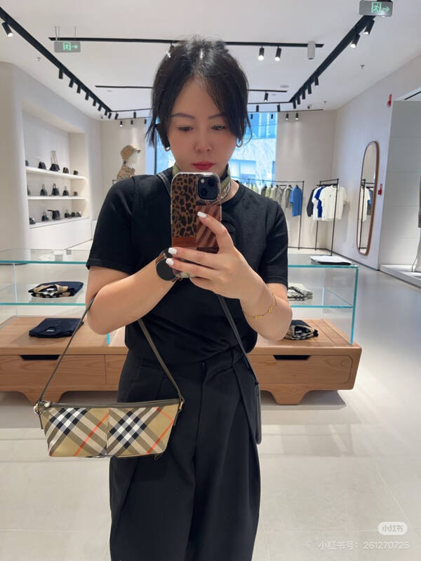 Burberry 25x18x10cm shoulder bag — Top Quality Replica
