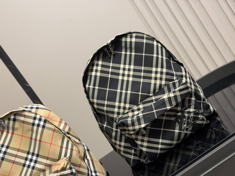 Burberry Black shoulder bag — Premium Replica