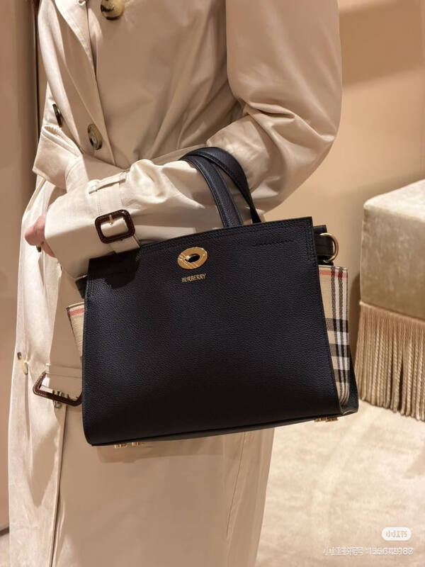 Burberry Black grained leather with Haymarket check side panels 26x20x12cm shoulder bag — AAA Quality Replica