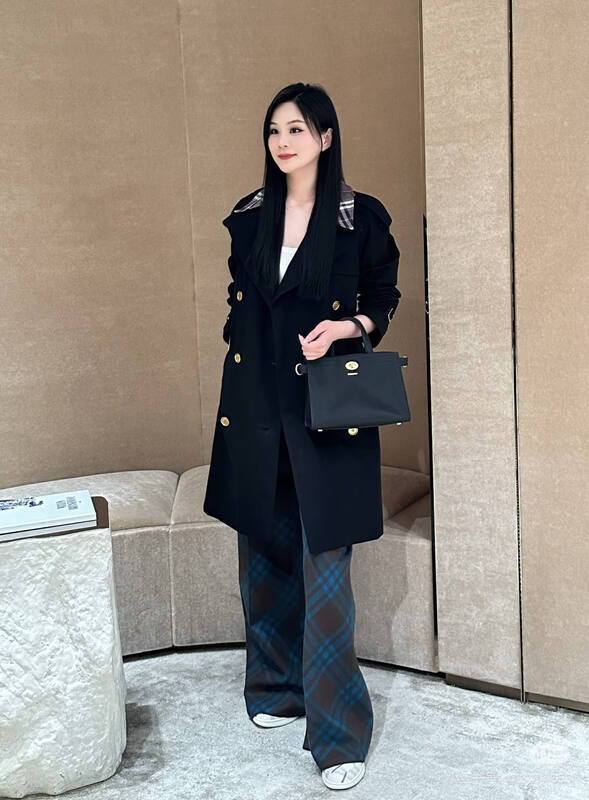 Burberry Black grained leather with Haymarket check side panels 26x20x12cm shoulder bag — AAA Quality Replica