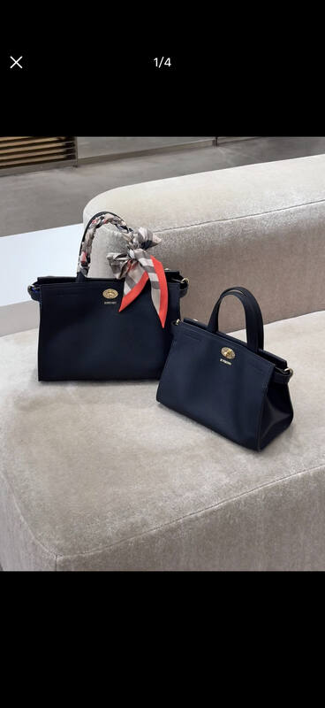 Burberry Black grained leather with Haymarket check side panels 26x20x12cm shoulder bag — AAA Quality Replica