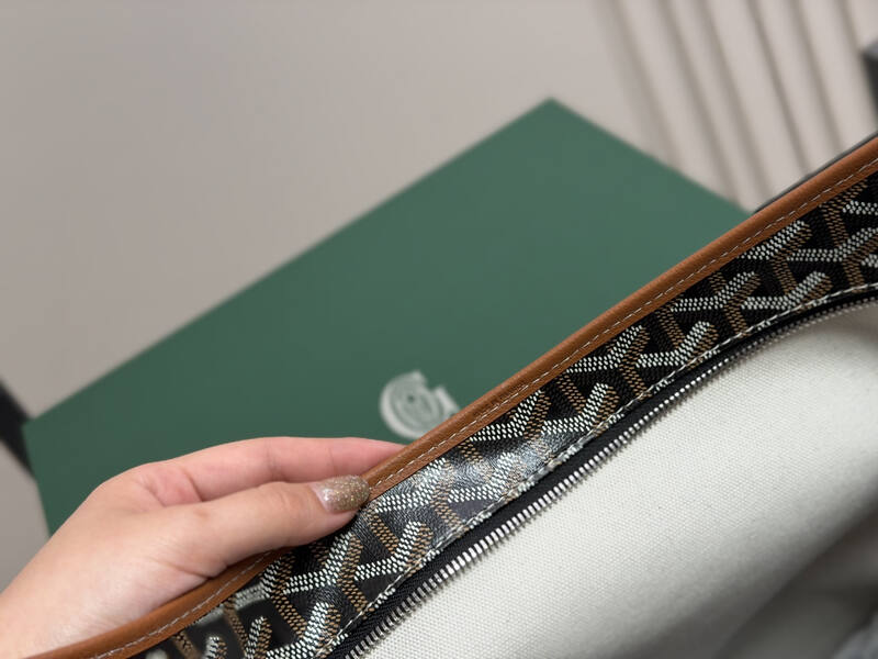 Goyard Brown shoulder bag — Premium Replica