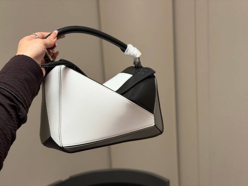 Loewe Black 25x18x10cm shoulder bag — AAA Quality Replica