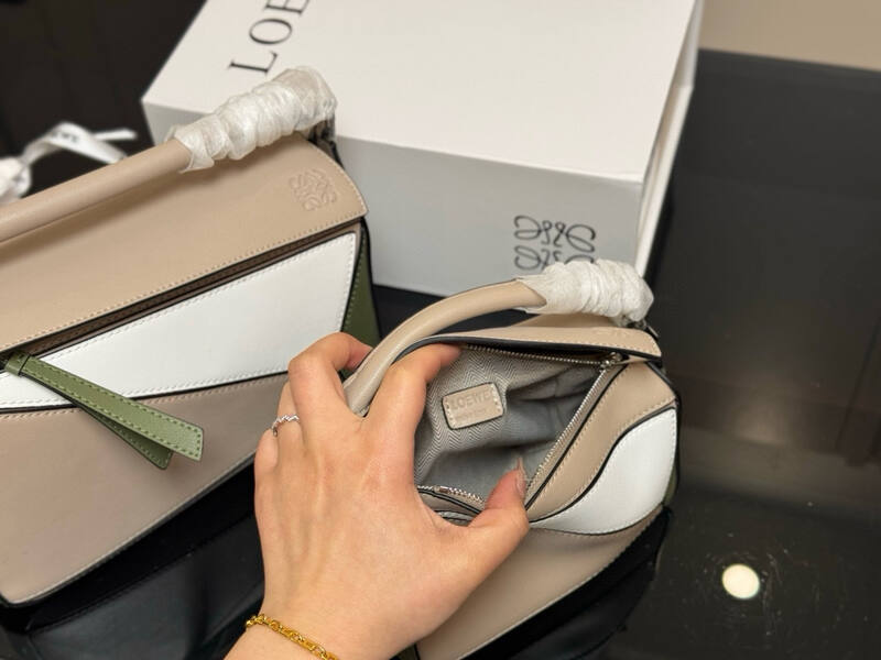 Loewe White shoulder bag — Top Quality Replica