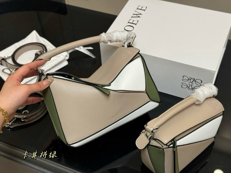 Loewe White shoulder bag — Top Quality Replica