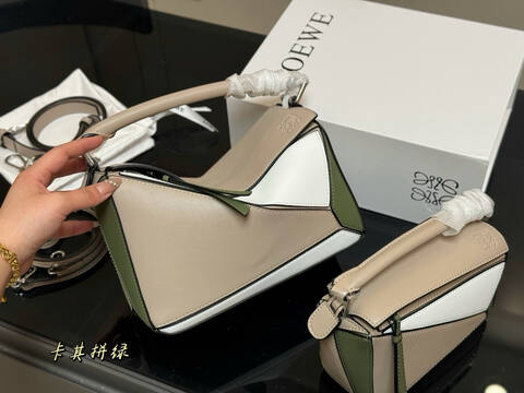 Loewe White 18x12cm shoulder bag Top Quality Replica