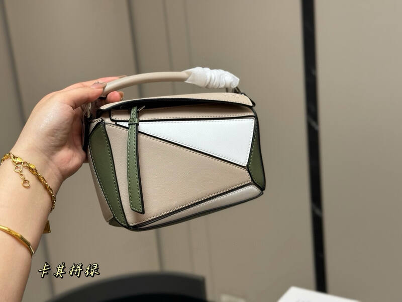 Loewe White shoulder bag — Top Quality Replica