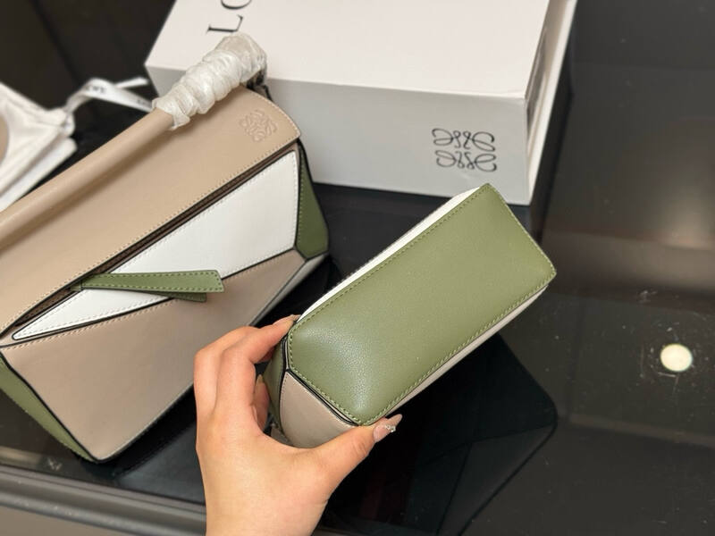 Loewe White shoulder bag — Top Quality Replica