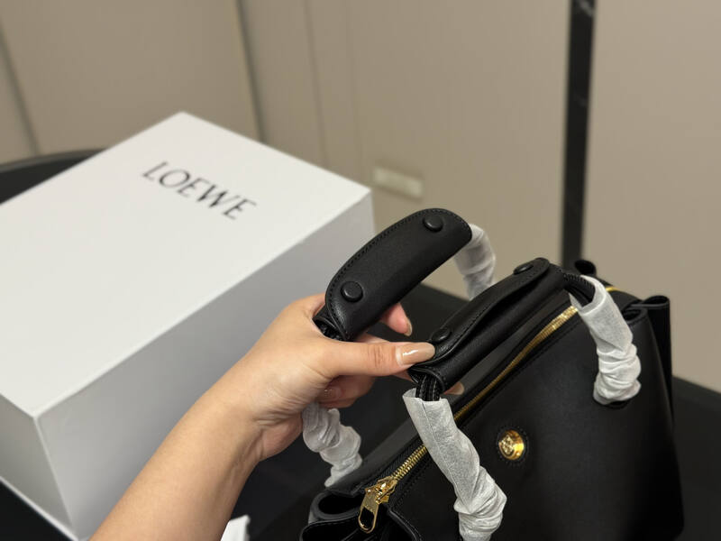 Loewe Black 25x18x10cm shoulder bag — 1:1 Replica