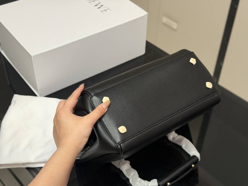 Loewe Black 25x18x10cm shoulder bag — 1:1 Replica