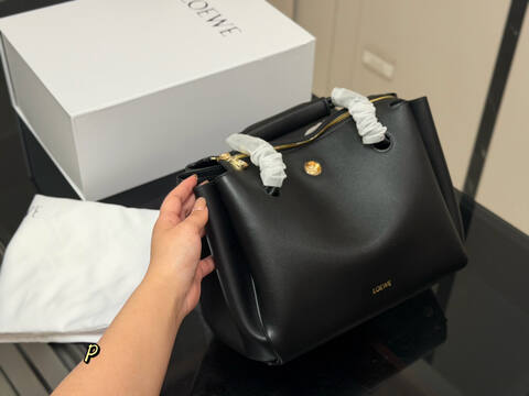 Loewe Black 25x18x10cm shoulder bag 1 1 Replica