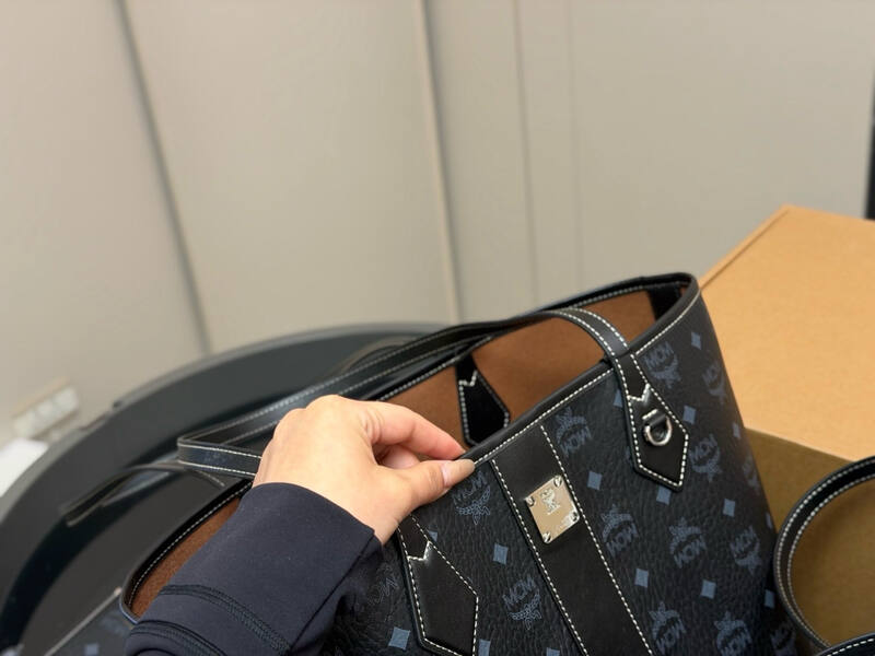 MCM Toni Visetos shoulder bag — Top Quality Replica