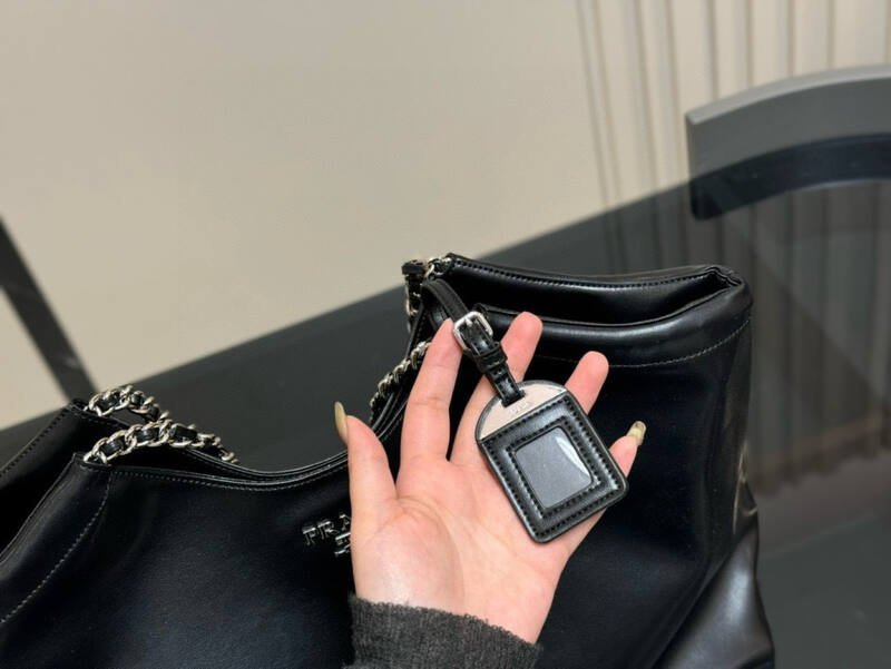 Prada Re-Edition Black shoulder bag — Premium Replica