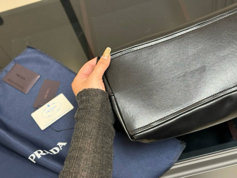 Prada Re-Edition Black shoulder bag — Premium Replica